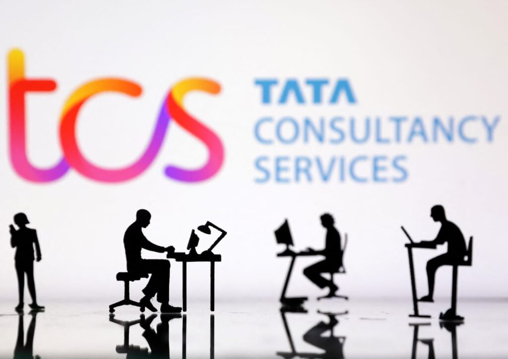 TCS शेयरों में 2% की गिरावट, 12,000 कर्मचारियों की छंटनी की योजना से बाजार में हलचल | Nifty IT Index भी 1% से ज्यादा फिसला 3 WhatsApp Image 2025 07 28 at 10.29.50 AM