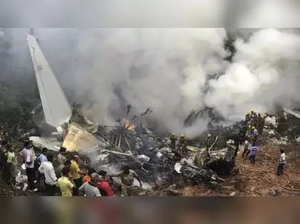 रूसी विमान हादसा: दुखद हादसे में कई लोगों की मौत, रेस्क्यू ऑपरेशन जारी 2 russan plan crash 24 jule2025